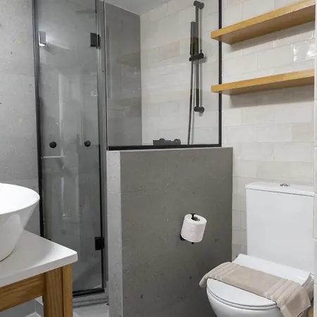 Modern Acropolis 2 Bedroom Steps From History Apartment *
