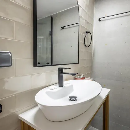 Modern Acropolis 2 Bedroom Steps From History Apartment *