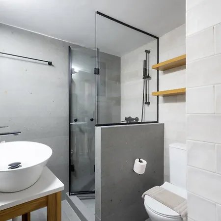 Modern Acropolis 2 Bedroom Steps From History *